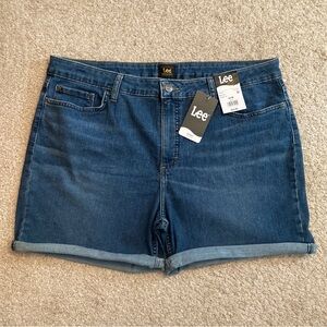 New Lee Women’s Size 20 M Mid Rise 5” Rolled Cuff Blue Denim Jean Shorts